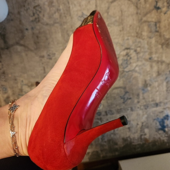 Beautiful rare kitten heel CL - Picture 3 of 4